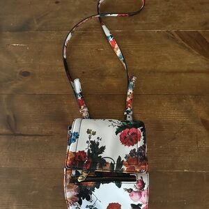 Steve Madden Floral Crossbody Bag Made out of 100% Polyurethane